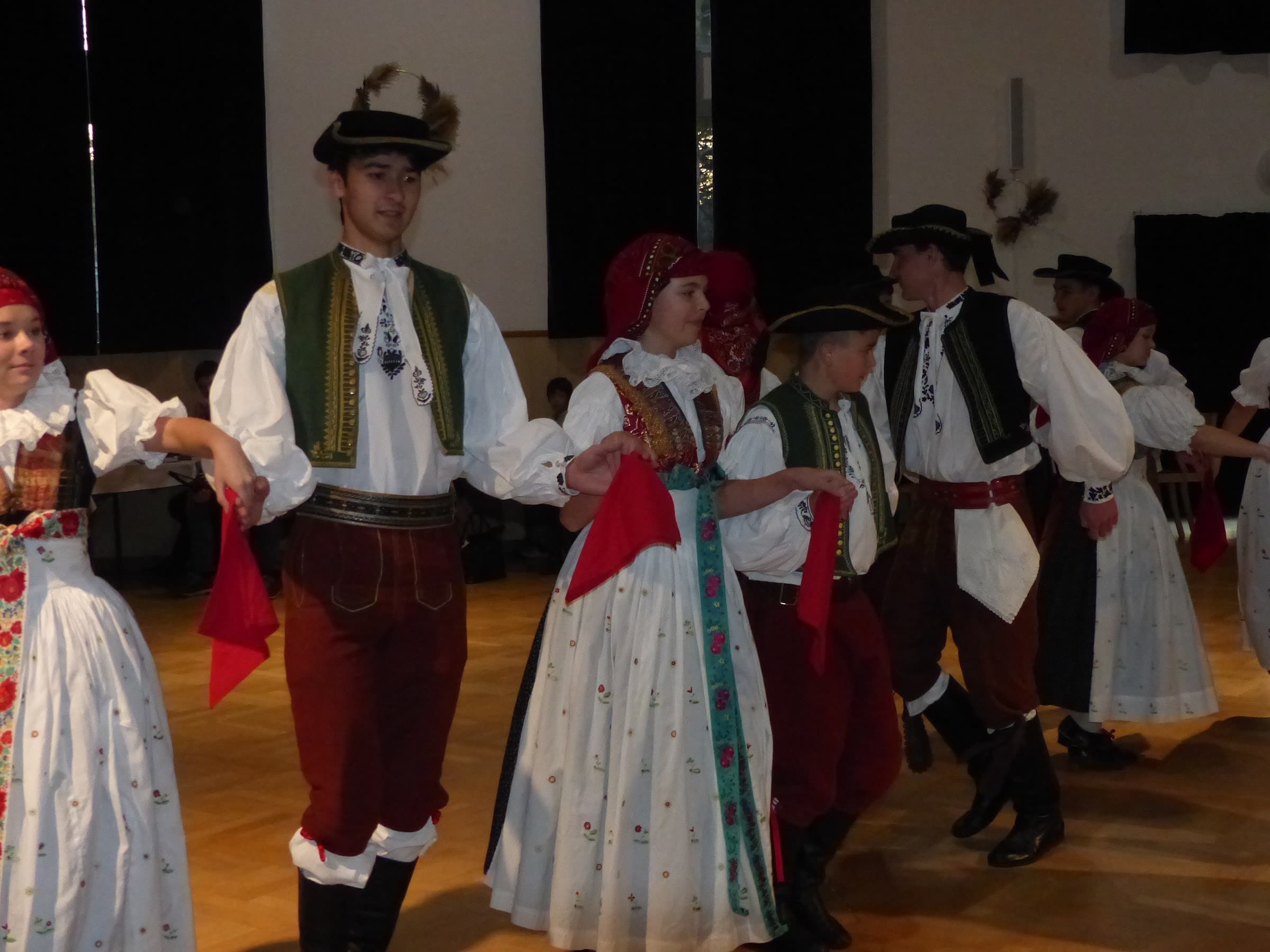 Olešnica dancers performing